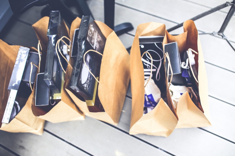 boutique-OLLIOULES-min_shop_shopping_bags_gift_brown_blank_market_product-722676